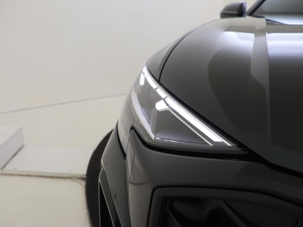 Audi Q8 55 TFSI e quattro Pro Line S | Exclusive kleur Tiefgruen Pareleffect | Panoramadak | Supersportstoelen | Stoelventilatie | OLED achterlichten | Adaptive cruisecontrol