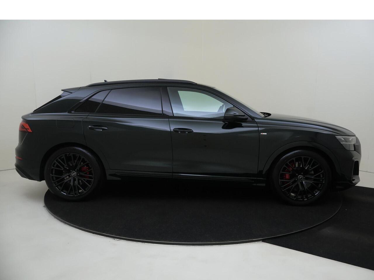 Audi Q8 55 TFSI e quattro Pro Line S | Exclusive kleur Tiefgruen Pareleffect | Panoramadak | Supersportstoelen | Stoelventilatie | OLED achterlichten | Adaptive cruisecontrol