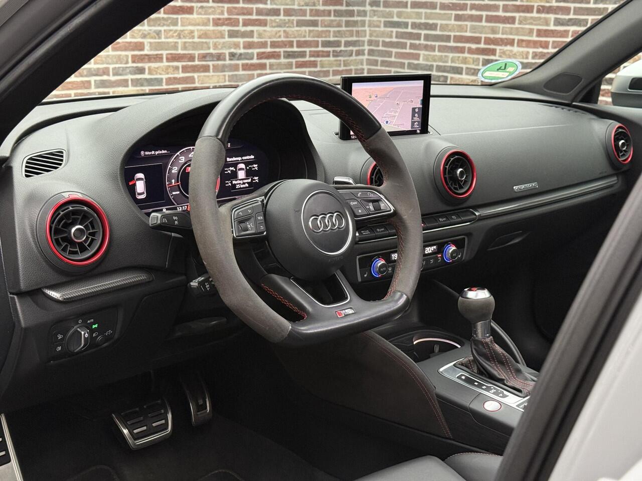 Audi RS3 2.5TFSI RS3 quattro Panoramadak Facelift Dealer