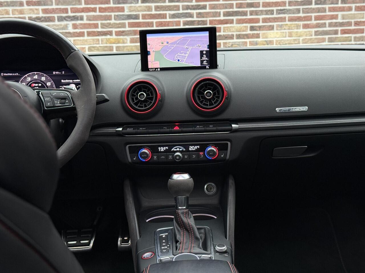 Audi RS3 2.5TFSI RS3 quattro Panoramadak Facelift Dealer