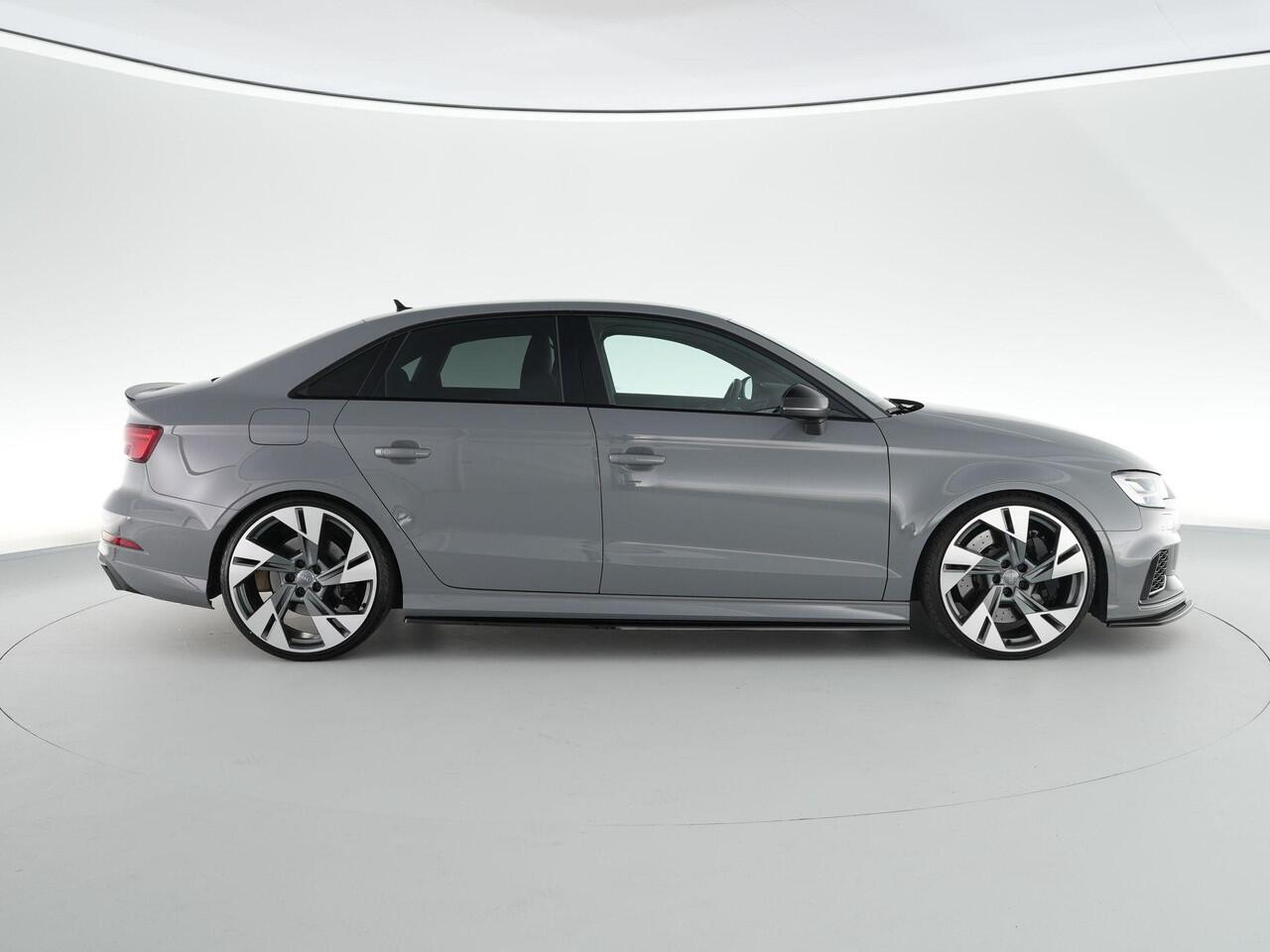 Audi RS3 Limousine 2.5 460pk TFSI quattro |APR stage 1|APR carbon air intake|Akrapovic|RS-stoelen|Bang&Olufsen|digital cockpit|Apple Carplay|Matrix-LED|blind spot|