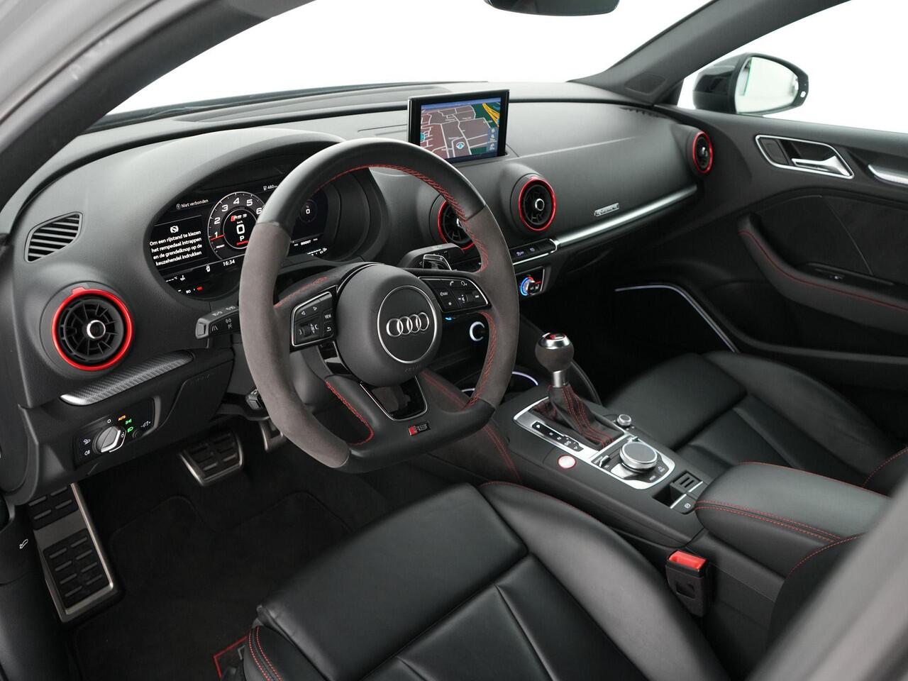 Audi RS3 Limousine 2.5 460pk TFSI quattro |APR stage 1|APR carbon air intake|Akrapovic|RS-stoelen|Bang&Olufsen|digital cockpit|Apple Carplay|Matrix-LED|blind spot|