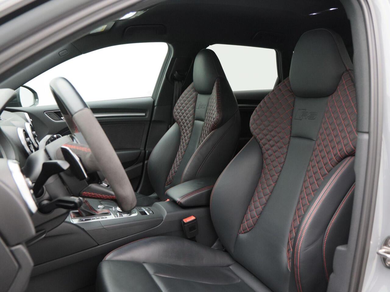 Audi RS3 Sportback 2.5 TFSi 400 Pk quattro | Matrix LED | Nappa Leder | Digitale Cockpit | Abt 19 inch | Dealer onderhouden