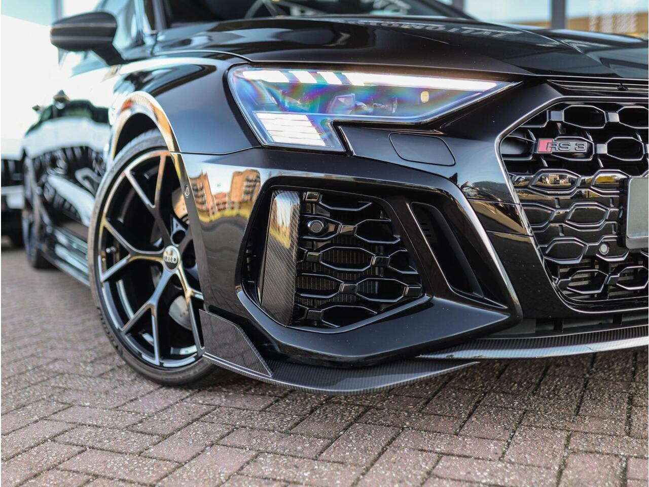 Audi RS3 Limousine 2.5 TFSI A3 quattro | CT Carbon | RS-Dynamic | Matrix | Keyless | B&O | Leder | Camera