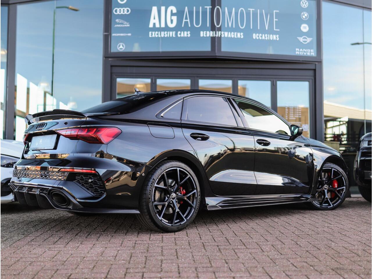 Audi RS3 Limousine 2.5 TFSI A3 quattro | CT Carbon | RS-Dynamic | Matrix | Keyless | B&O | Leder | Camera