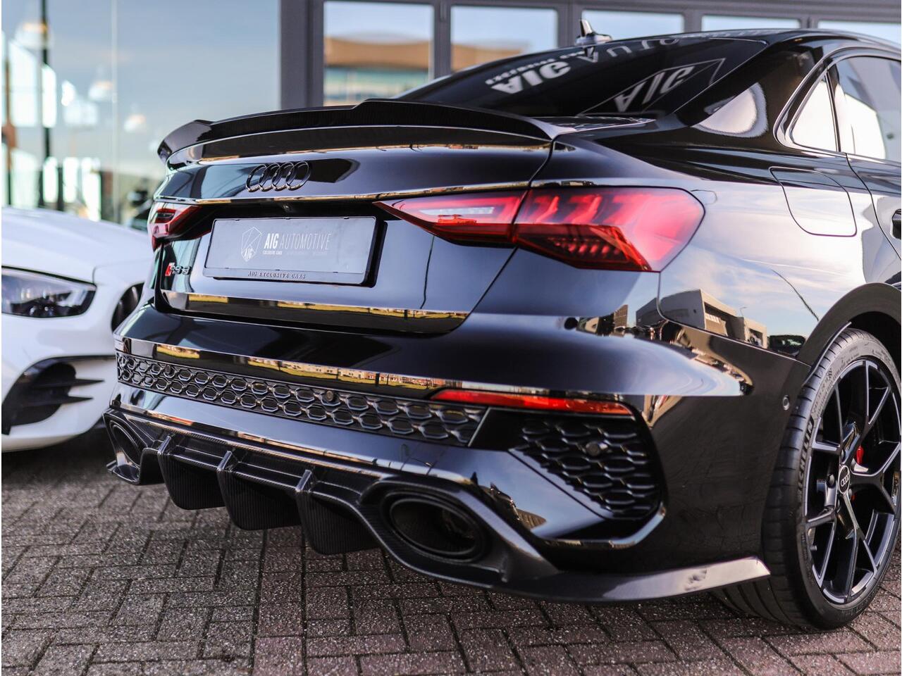 Audi RS3 Limousine 2.5 TFSI A3 quattro | CT Carbon | RS-Dynamic | Matrix | Keyless | B&O | Leder | Camera