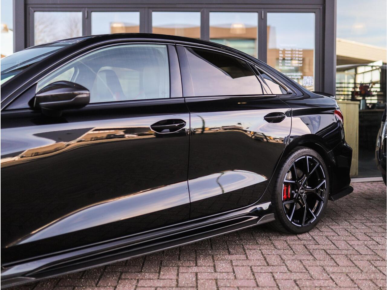 Audi RS3 Limousine 2.5 TFSI A3 quattro | CT Carbon | RS-Dynamic | Matrix | Keyless | B&O | Leder | Camera