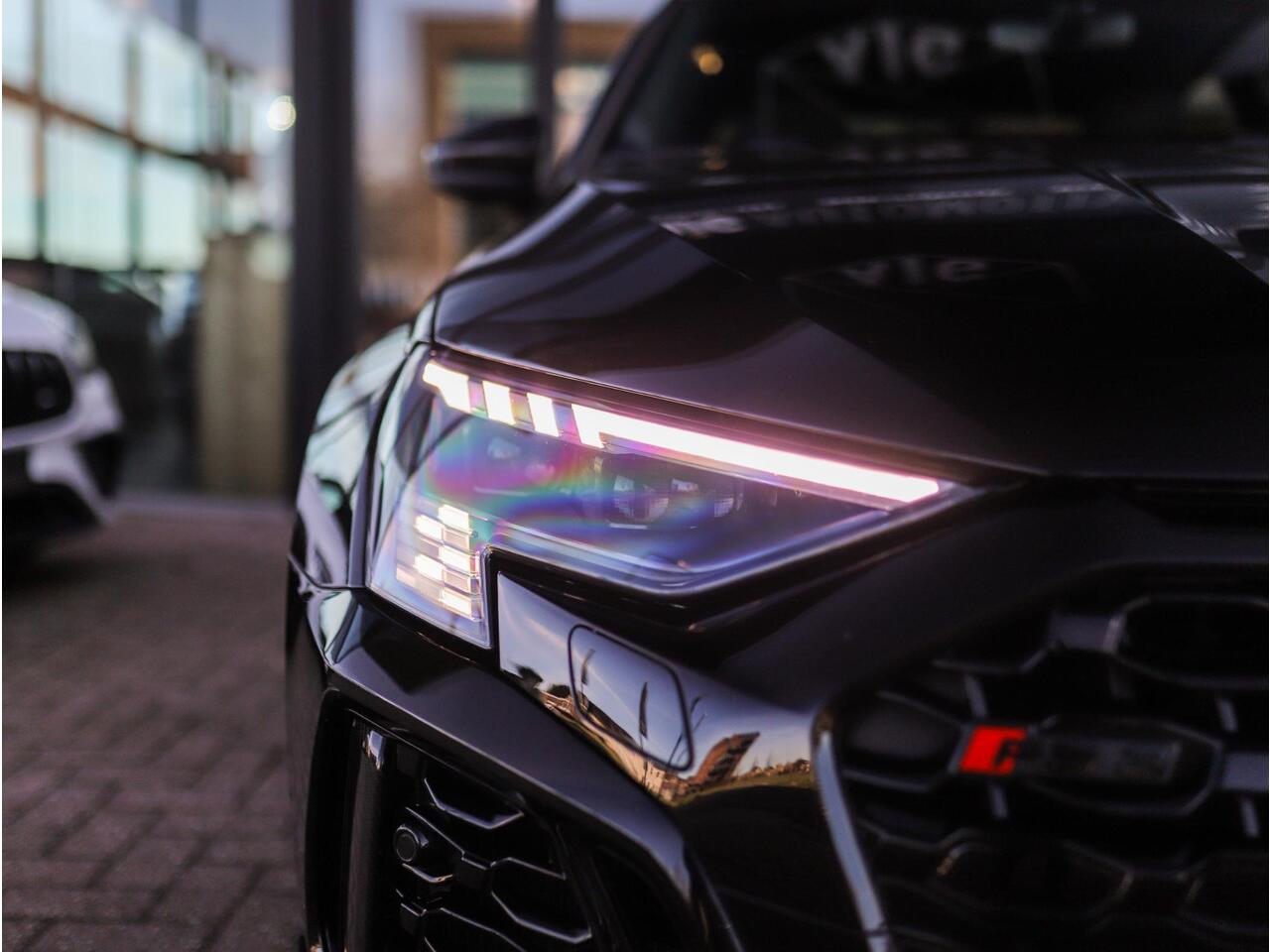 Audi RS3 Limousine 2.5 TFSI A3 quattro | CT Carbon | RS-Dynamic | Matrix | Keyless | B&O | Leder | Camera