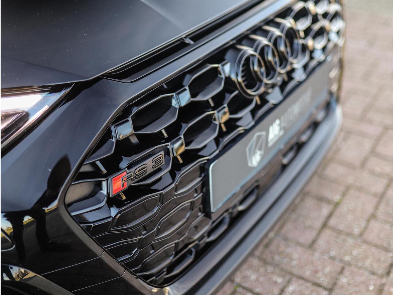 Audi RS3 Limousine 2.5 TFSI A3 quattro | CT Carbon | RS-Dynamic | Matrix | Keyless | B&O | Leder | Camera