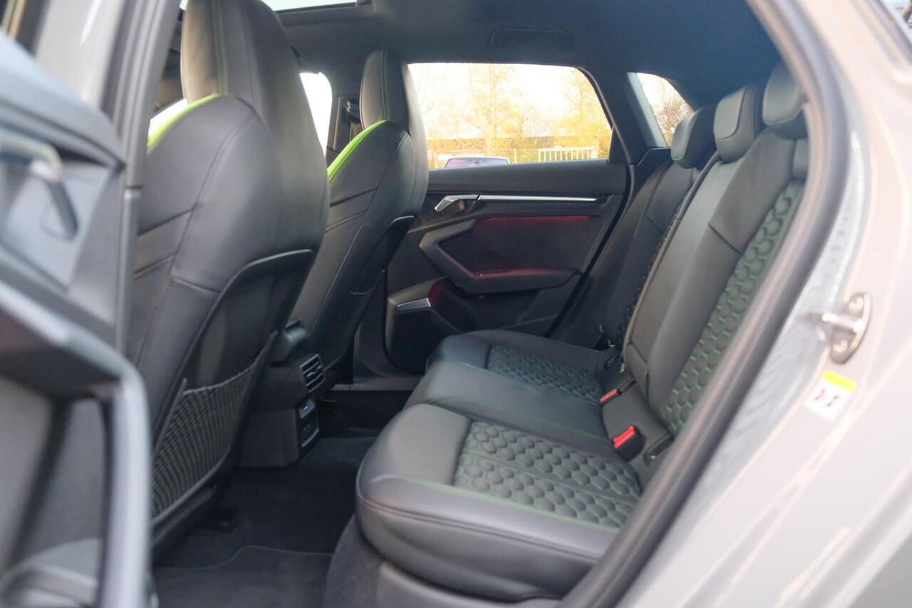 Audi RS3 Sportback 2.5 TFSI 400PK Quattro Hulk Panoramadak *BTW* Keramisch VOL! Massage B&O audio RS Dynamic