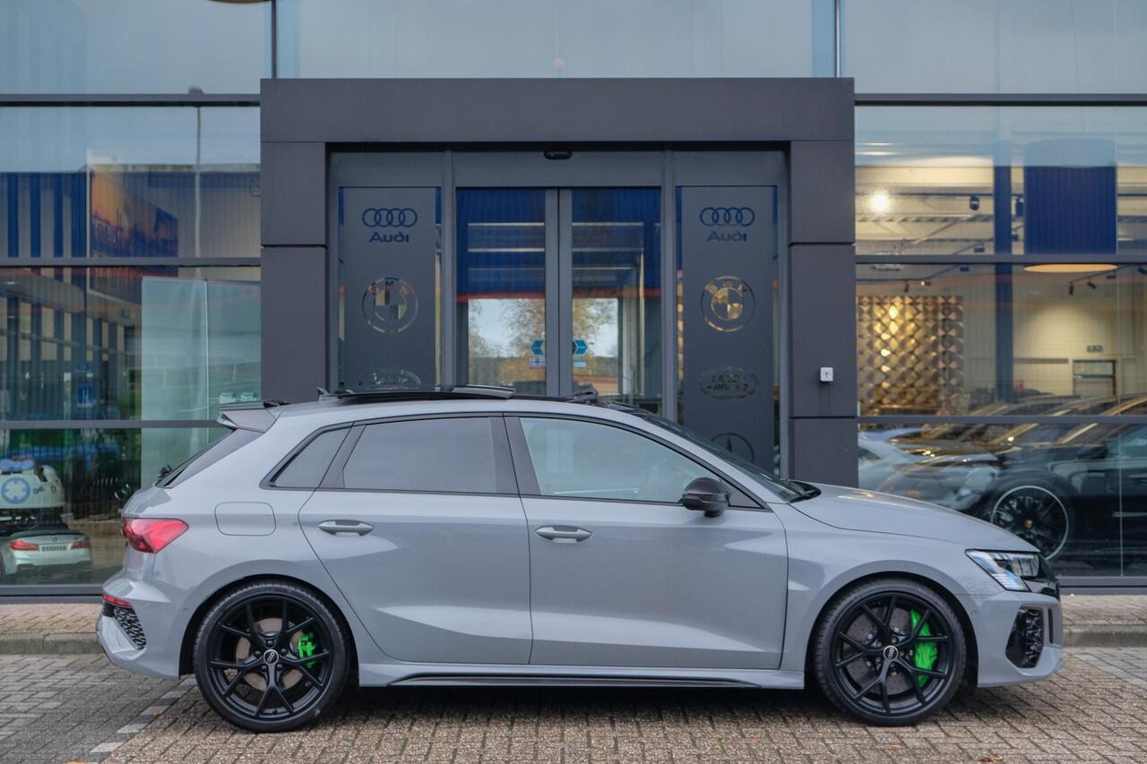 Audi RS3 Sportback 2.5 TFSI 400PK Quattro Hulk Panoramadak *BTW* Keramisch VOL! Massage B&O audio RS Dynamic