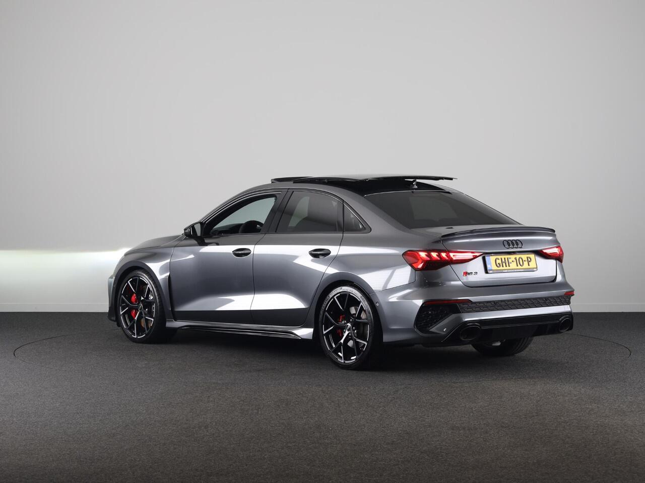 Audi RS3 Limousine 2.5 TFSI quattro 400pk | Panoramadak | 3-spaaks sport afgevlakt stuurwiel | Adaptief onderstel | SONOS Premium 3D Audio