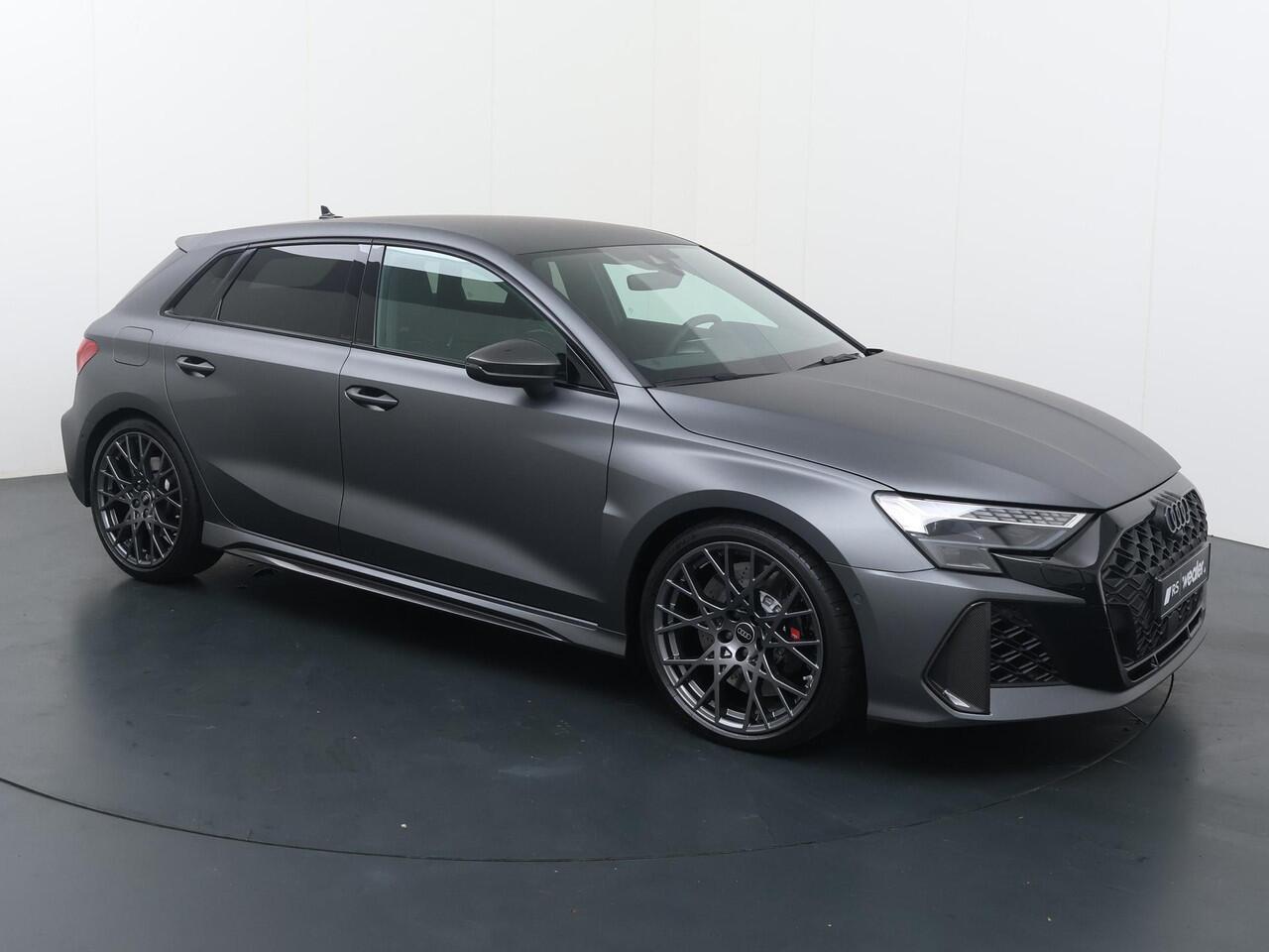 Audi RS3 Sportback 2.5 TFSI Quattro | 400 PK | Matrix LED lampen | RS Schaalstoelen | Audi Exclusive lak | SONOS premium 3D Sound | Topsnelheid 280 km/u | RS Sportuitlaat | Fabrieksgarantie tot 12-2029 of 100.000km|