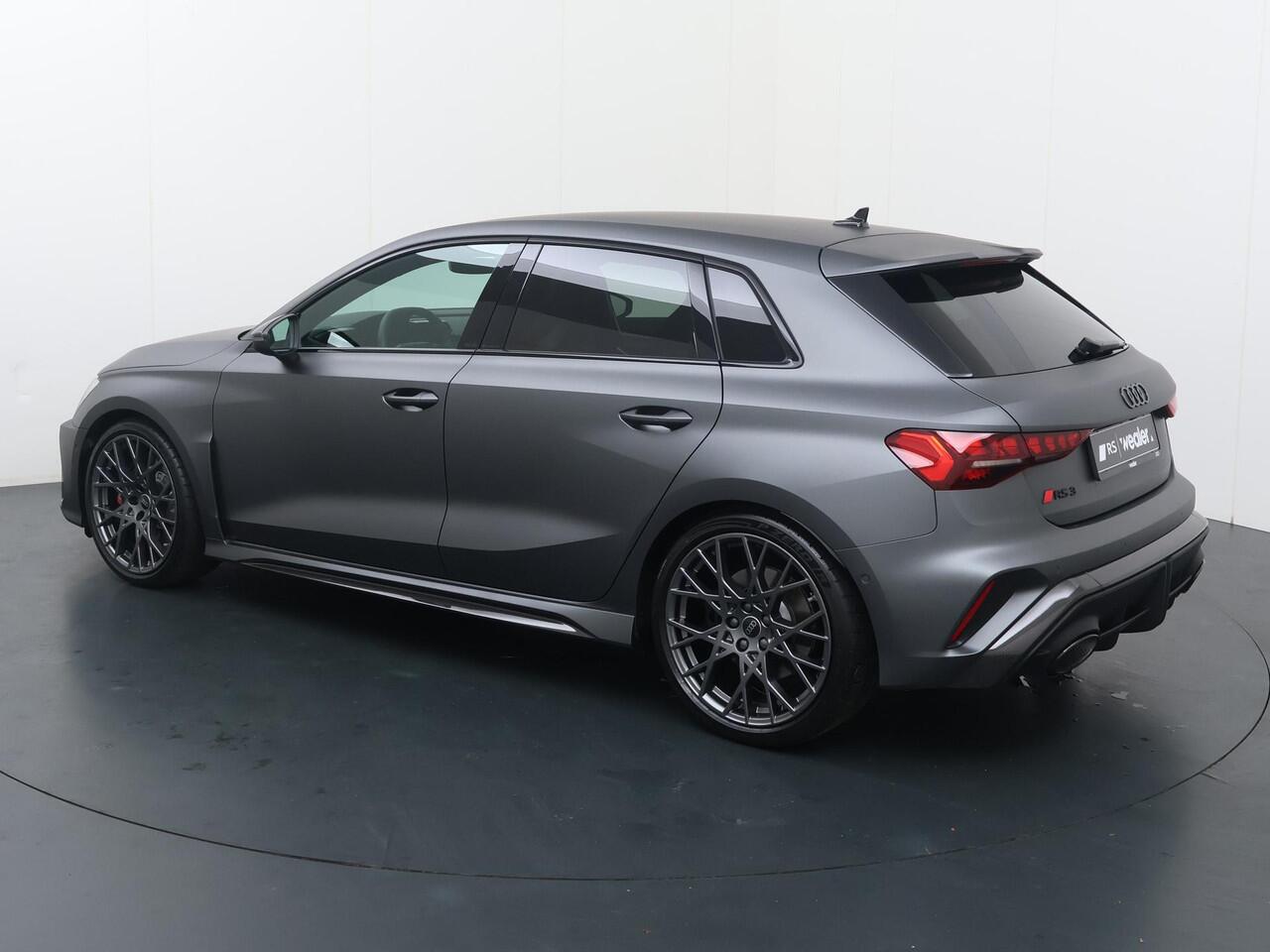Audi RS3 Sportback 2.5 TFSI Quattro | 400 PK | Matrix LED lampen | RS Schaalstoelen | Audi Exclusive lak | SONOS premium 3D Sound | Topsnelheid 280 km/u | RS Sportuitlaat | Fabrieksgarantie tot 12-2029 of 100.000km|