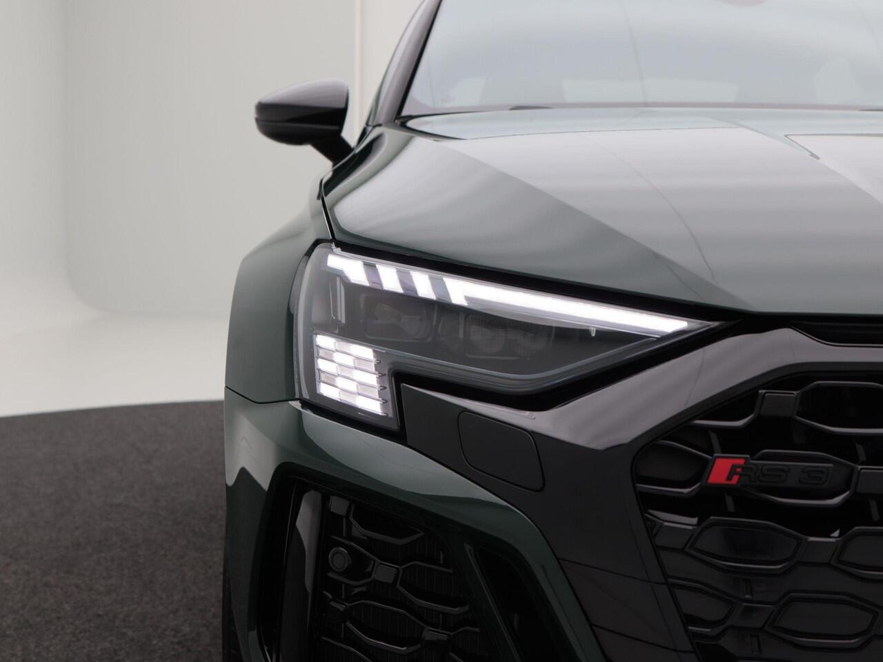 Audi RS3 Limousine 2.5 TFSi quattro 400 Pk 500 Nm | RS Sportuitlaat | Matrix LED | Panoramadak | B&O | RS Stoelen | Origineel Nederlands | 19 Inch | 6.758 KM!!