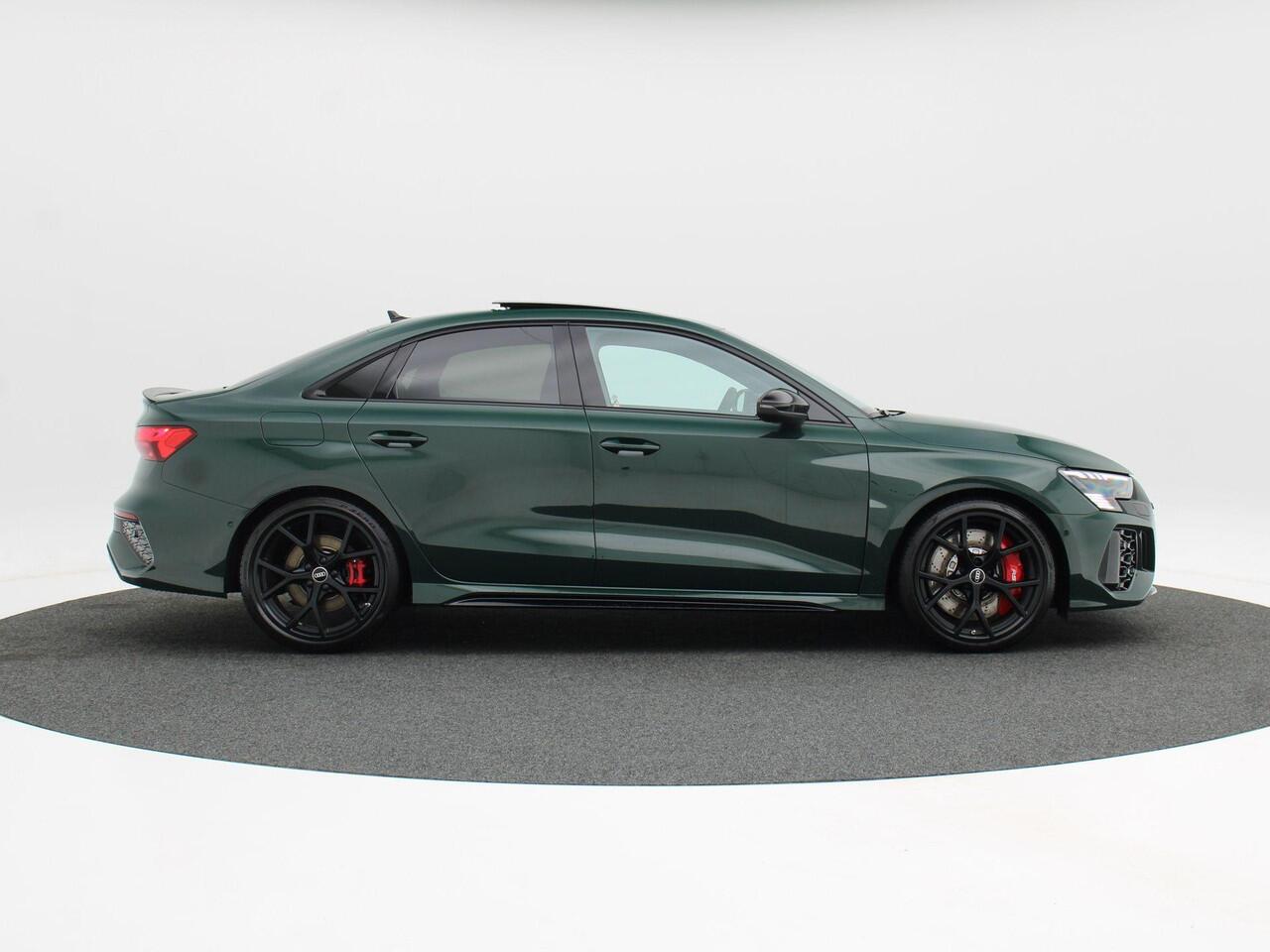 Audi RS3 Limousine 2.5 TFSi quattro 400 Pk 500 Nm | RS Sportuitlaat | Matrix LED | Panoramadak | B&O | RS Stoelen | Origineel Nederlands | 19 Inch | 6.758 KM!!