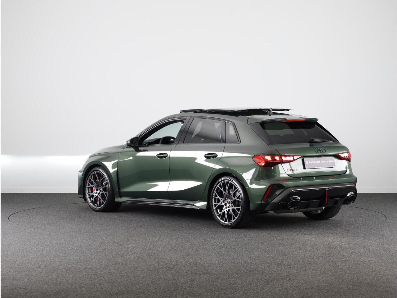Audi RS3 Sportback 2.5 TFSI quattro 400pk Panoramadak | Schaal stoelen | Head Up Display | Sonsos audio