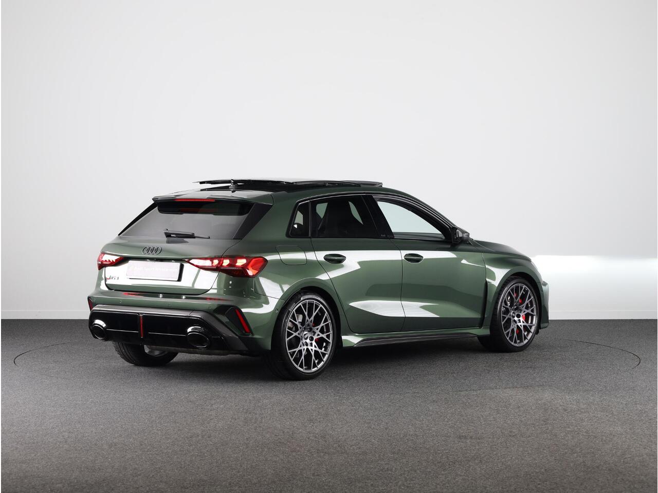 Audi RS3 Sportback 2.5 TFSI quattro 400pk Panoramadak | Schaal stoelen | Head Up Display | Sonsos audio