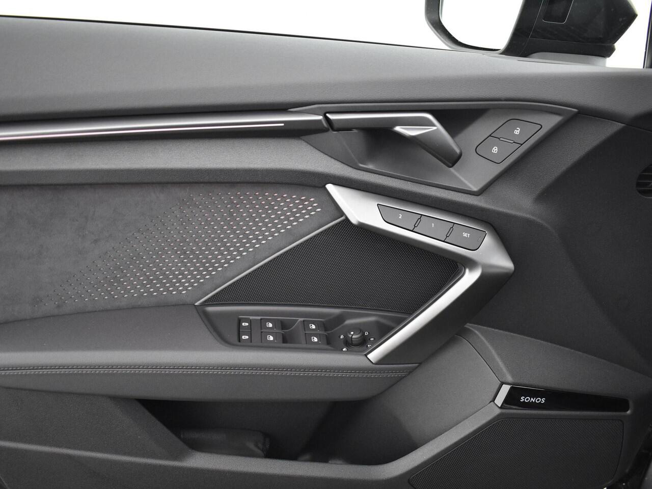 Audi RS3 Sportback 2.5 TFSI 400 PK · RS-sportuitlaatsysteem · Glazen Panoramadak · SONOS Premium 3D · Topsnelheid 280 km/h · Adaptief onderstel, Audi Drive Select · MEGA Sale