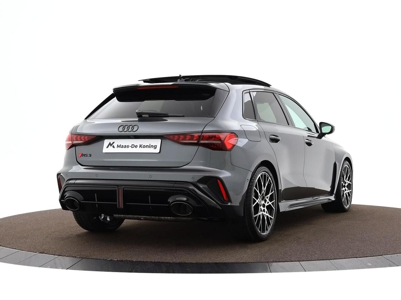 Audi RS3 Sportback 2.5 TFSI 400 PK · RS-sportuitlaatsysteem · Glazen Panoramadak · SONOS Premium 3D · Topsnelheid 280 km/h · Adaptief onderstel, Audi Drive Select · MEGA Sale