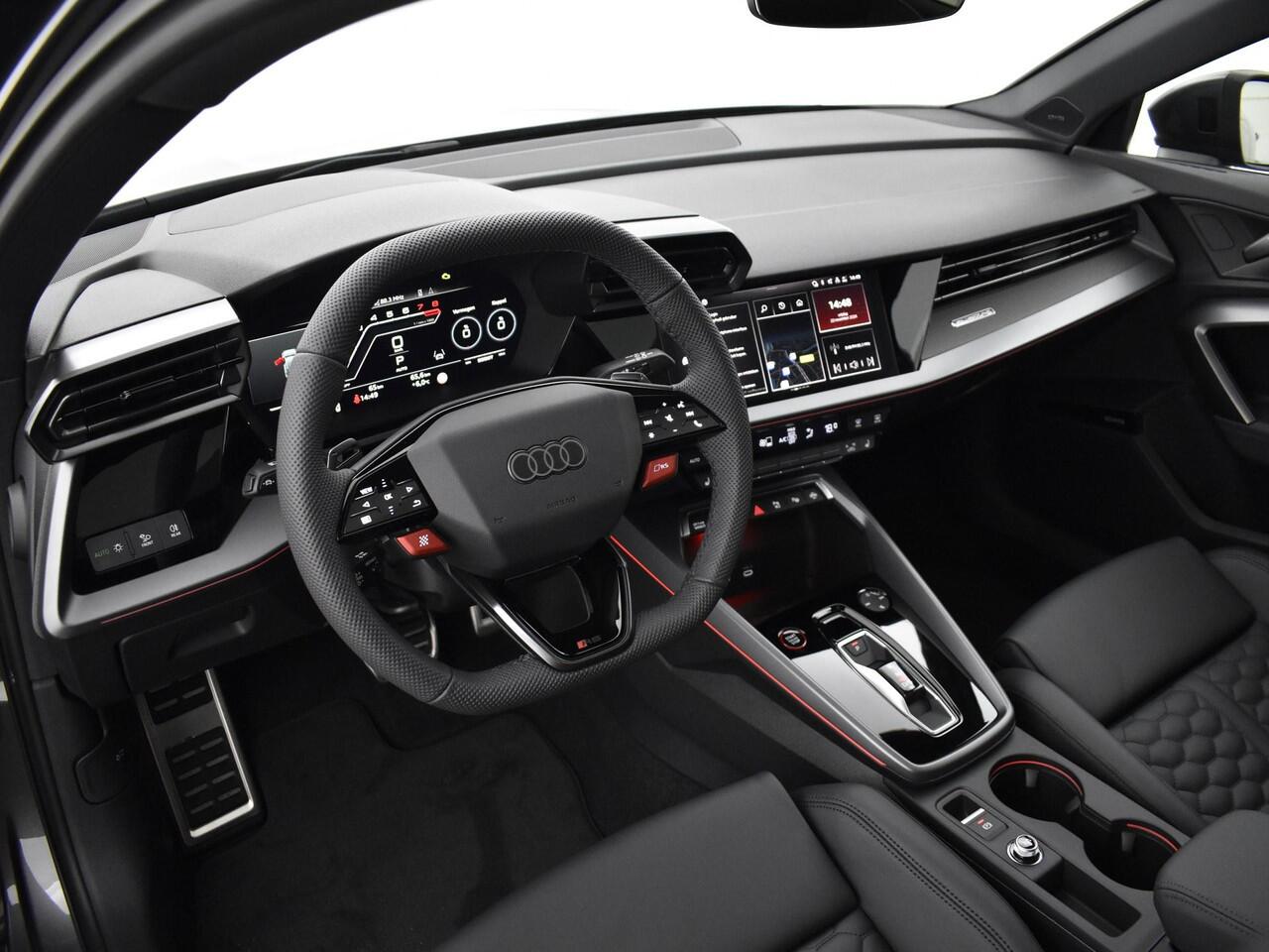 Audi RS3 Sportback 2.5 TFSI 400 PK · RS-sportuitlaatsysteem · Glazen Panoramadak · SONOS Premium 3D · Topsnelheid 280 km/h · Adaptief onderstel, Audi Drive Select · MEGA Sale