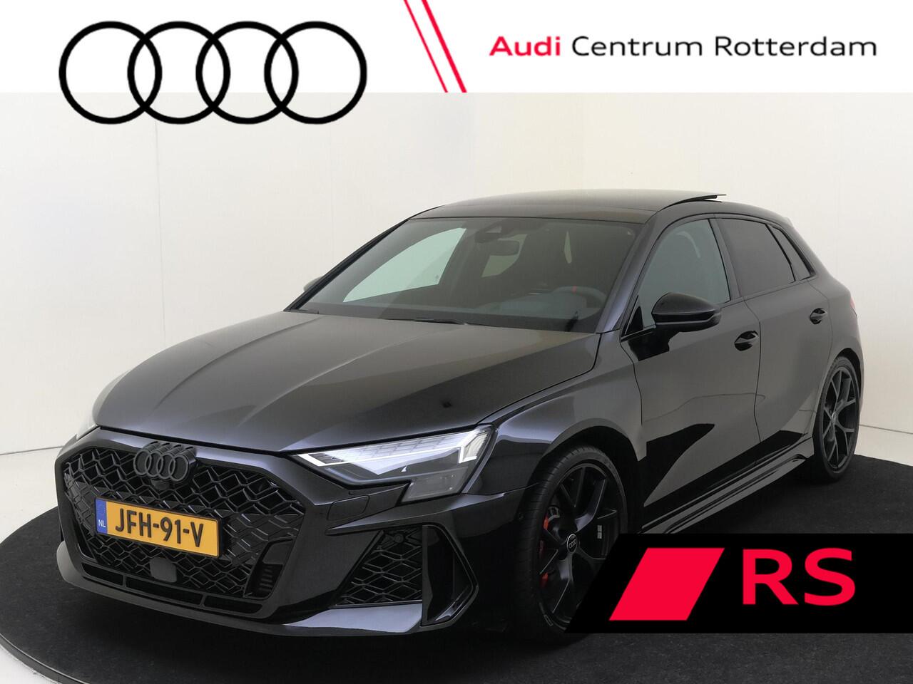 Audi RS3 2.5 TFSI quattro | Panoramadak | RS-schaalstoelen | Head-op display | RS-sportuitlaat | SONOS audio | Parkeerassistent | Dodehoek detectie |