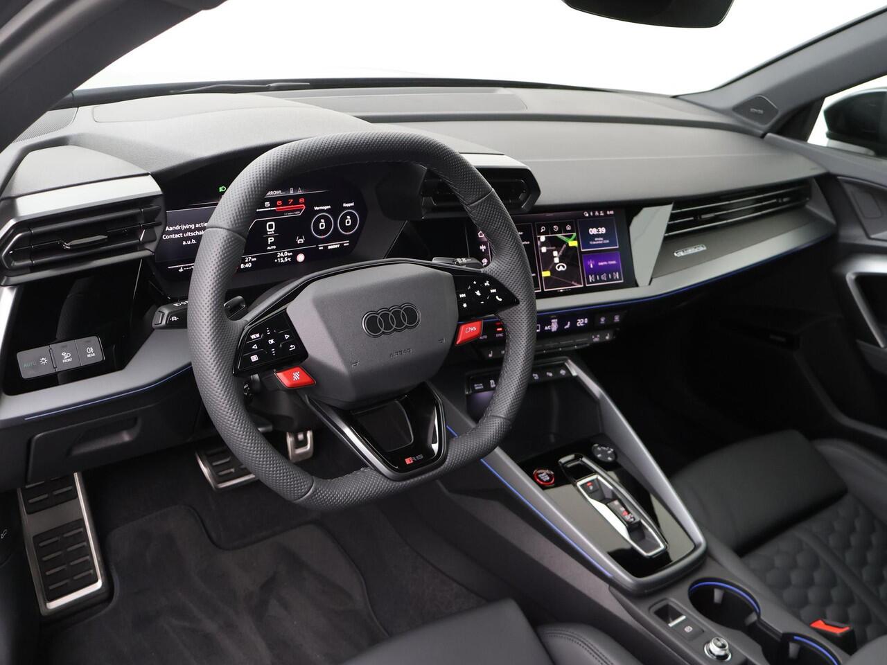 Audi RS3 Sportback 2.5 FSI 295 kW / 400 PK | Sonos premium 3d | Pneumatische lendensteunen | Velgen 10-kr.sp. zwart | Topsnelheid 280 km/h | Glazen panoramadak | Rs-sportuitlaatsysteem | Assis.pak driving+parking plus | Climate pakket plus | Matrix koplampen | Com