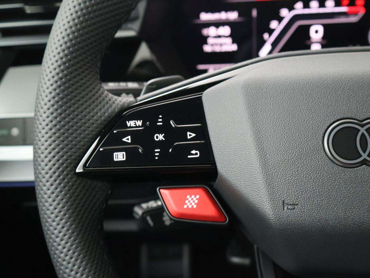 Audi RS3 Sportback 2.5 FSI 295 kW / 400 PK | Sonos premium 3d | Pneumatische lendensteunen | Velgen 10-kr.sp. zwart | Topsnelheid 280 km/h | Glazen panoramadak | Rs-sportuitlaatsysteem | Assis.pak driving+parking plus | Climate pakket plus | Matrix koplampen | Com