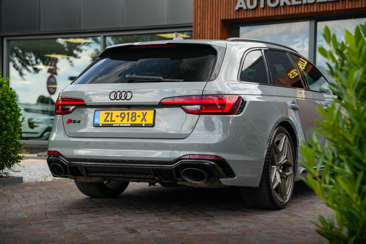 Audi RS4 A4 Avant 2.9 TFSI quattro Panoramadak B&O Keramisch Leer ACC Camera