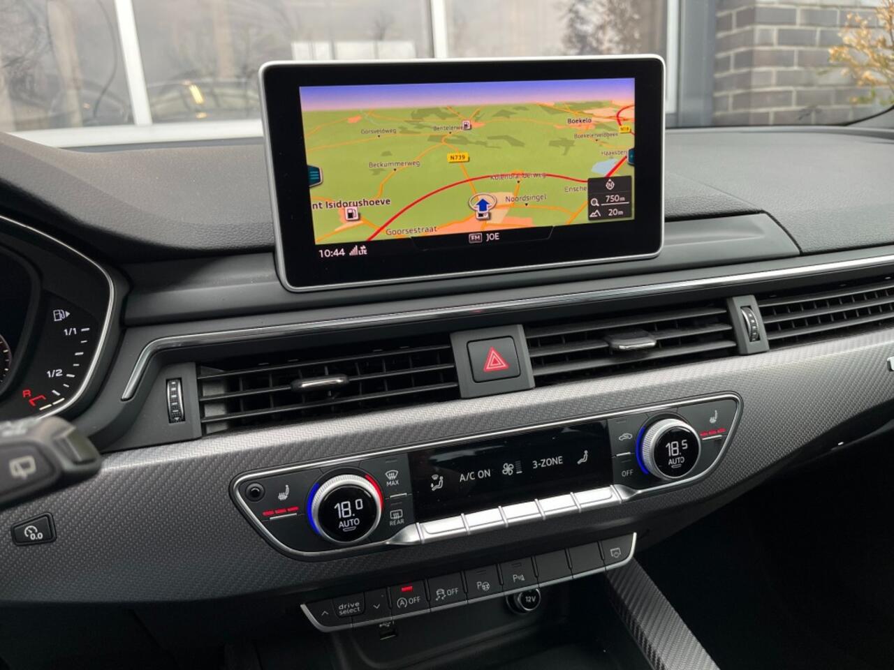 Audi RS4 2.9 TFSI RS4 QUATTRO - PANO - MILLTEK - BenO