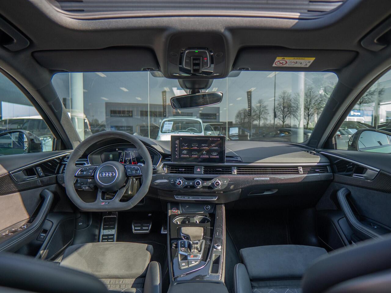 Audi RS4 A4 Avant 2.9 TFSI quattro competition plus | Sportuitlaat | B&O | Matrix | Pano
