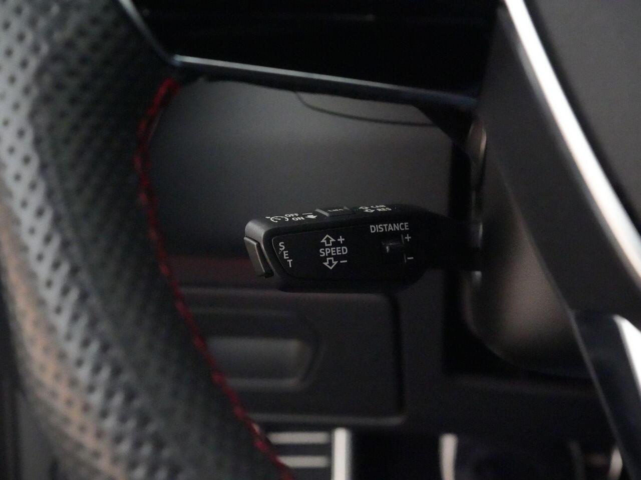 Audi RS6 Avant 600pk 4.0 TFSI quattro |dynamic ride control|achteras besturing|panoramadak|B&O|HUD|360 camera|memory|trekhaak|stoelverwarming & ventilatie|blind spot|Apple Carplay|