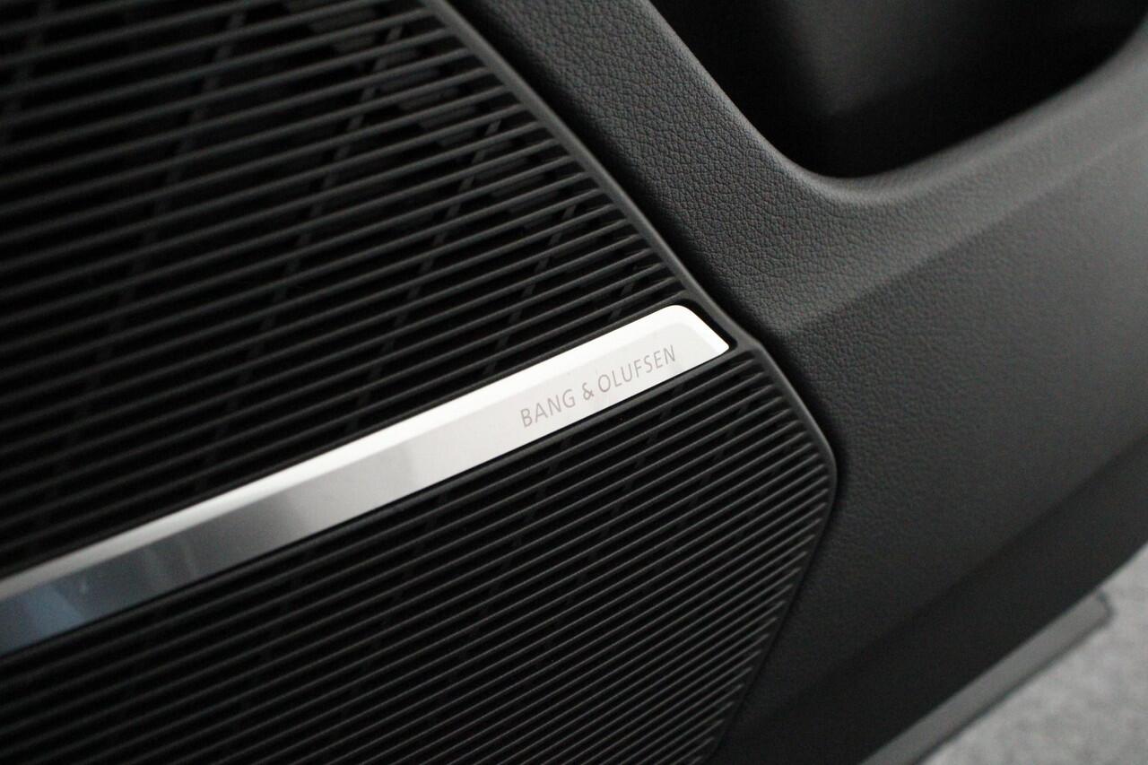 Audi RSQ8 4.0 TFSI 600pk quattro Trekhaak 360Camera Head-Up B&O Leder Standkachel Sluithulp Keyless Panoramadak Navigatie