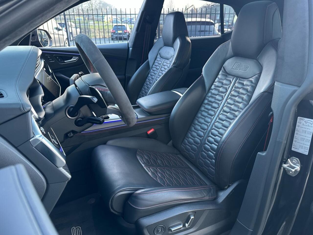 Audi RSQ8 4.0 V8 TFSI 600pk Quattro bj2020 *Pano *Carbon *23inch *BenO *Massage