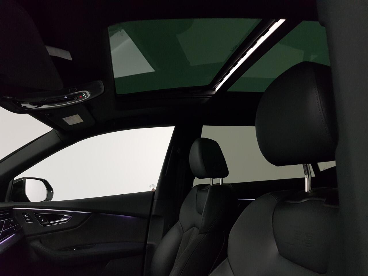 Audi RSQ8 4.0 TFSI RS Q8 Quattro 600pk! Panorama dak Navigatie Electrische achterklep Led Camera Climate Control voor en achter Lichtmetalen Velgen