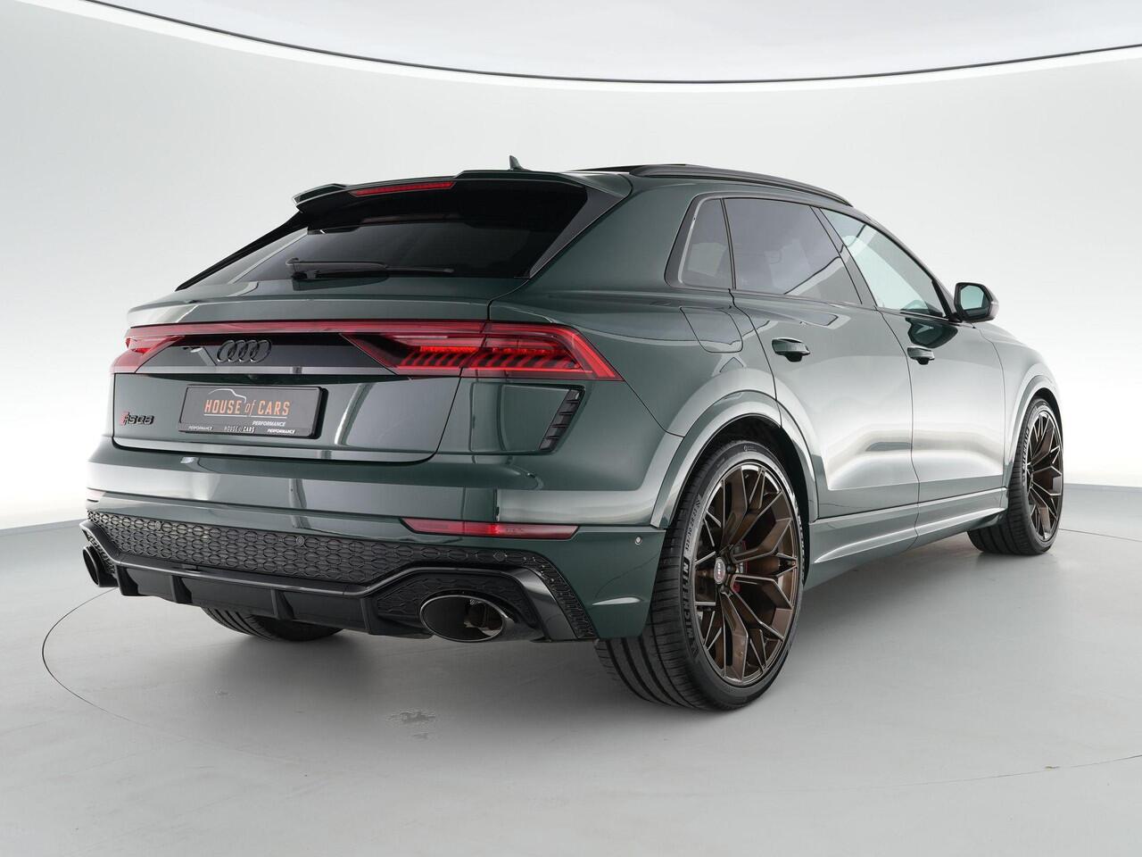 Audi RSQ8 4.0 600pk TFSI quattro |Goodwood Green|org. NL|1e eigenaar|panoramadak|B&O|head up|memory|360 camera|achteras besturing|elek. trekhaak|stoel ventilatie & verwarming|carbon interieur|Apple Carplay|23" lichtmetalen wielen|
