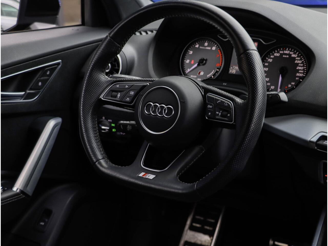 Audi SQ2 2.0 TFSI 300PK Aut. Adaptive Cruise Quantumgrijs
