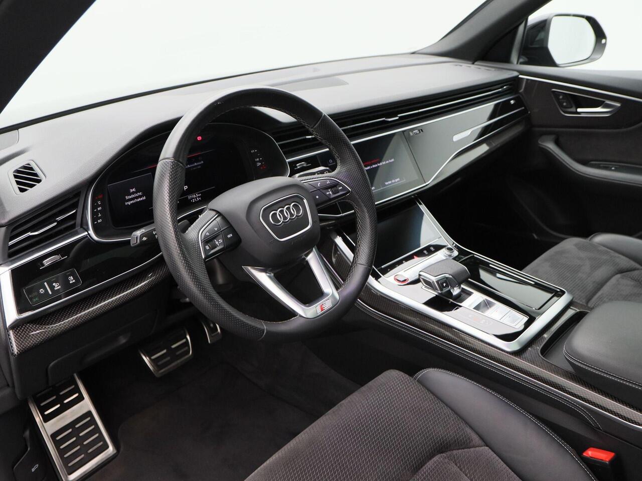 Audi SQ8 4.0 TFSi 507 Pk Automaat quattro | Matrix LED | B&O | Panorama Dak | Trekhaak | Stoel en Stuur Verwarming | Carbon Interieur | Camera | Elektrische Achterklep | 23 Inch | 79.797 Km