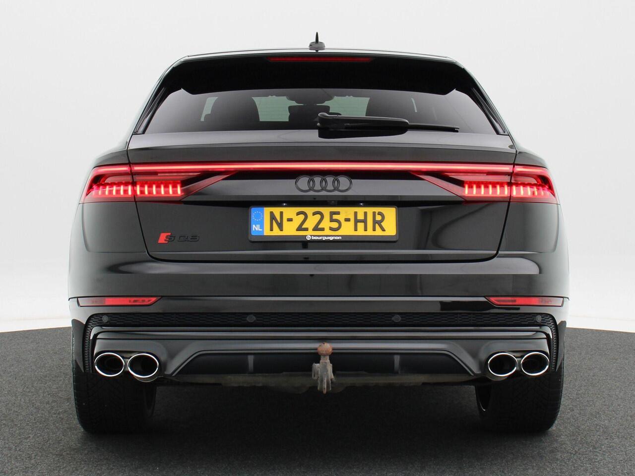 Audi SQ8 4.0 TFSi 507 Pk Automaat quattro | Matrix LED | B&O | Panorama Dak | Trekhaak | Stoel en Stuur Verwarming | Carbon Interieur | Camera | Elektrische Achterklep | 23 Inch | 79.797 Km