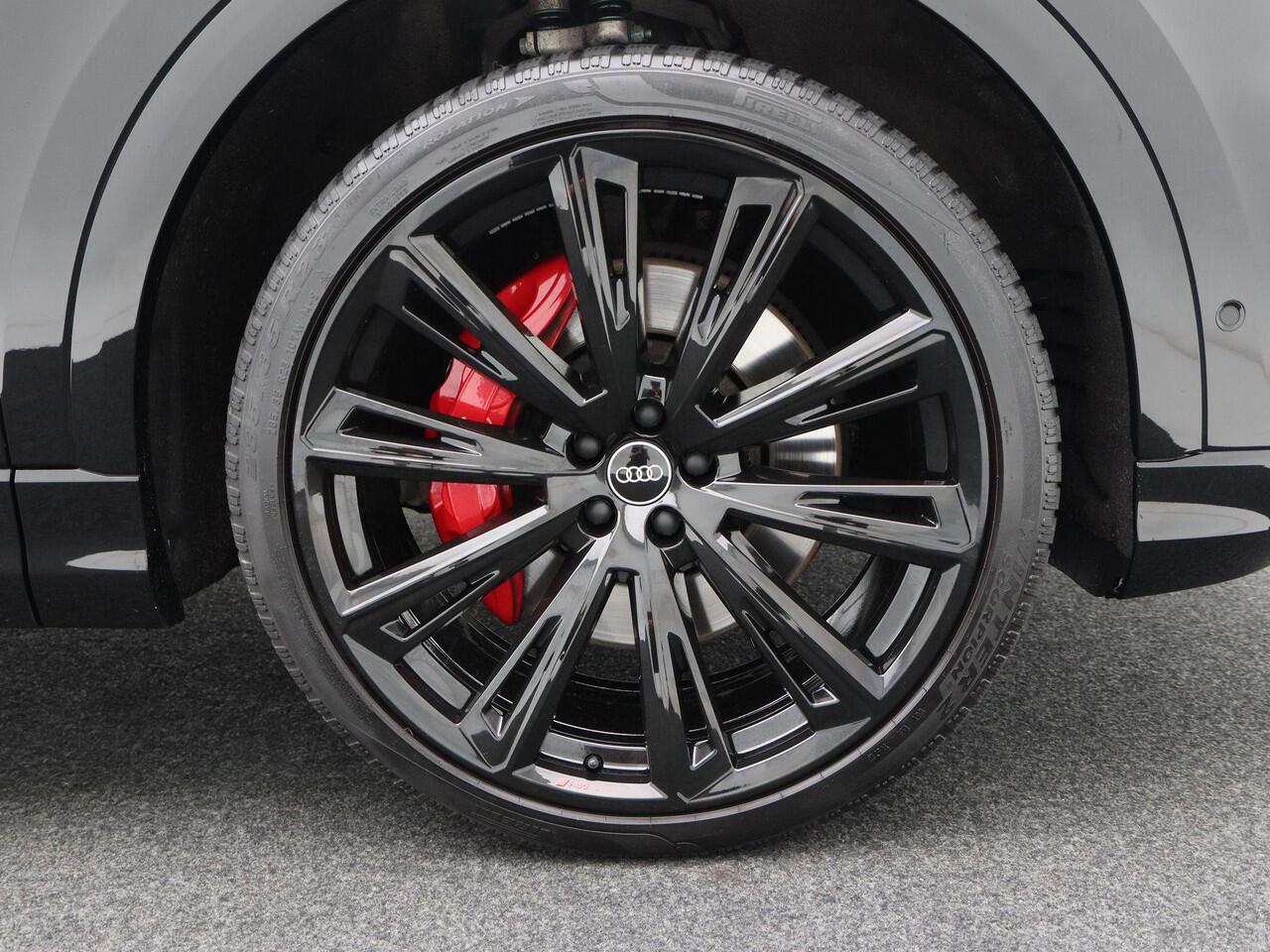 Audi SQ8 4.0 TFSi 507 Pk Automaat quattro | Matrix LED | B&O | Panorama Dak | Trekhaak | Stoel en Stuur Verwarming | Carbon Interieur | Camera | Elektrische Achterklep | 23 Inch | 79.797 Km