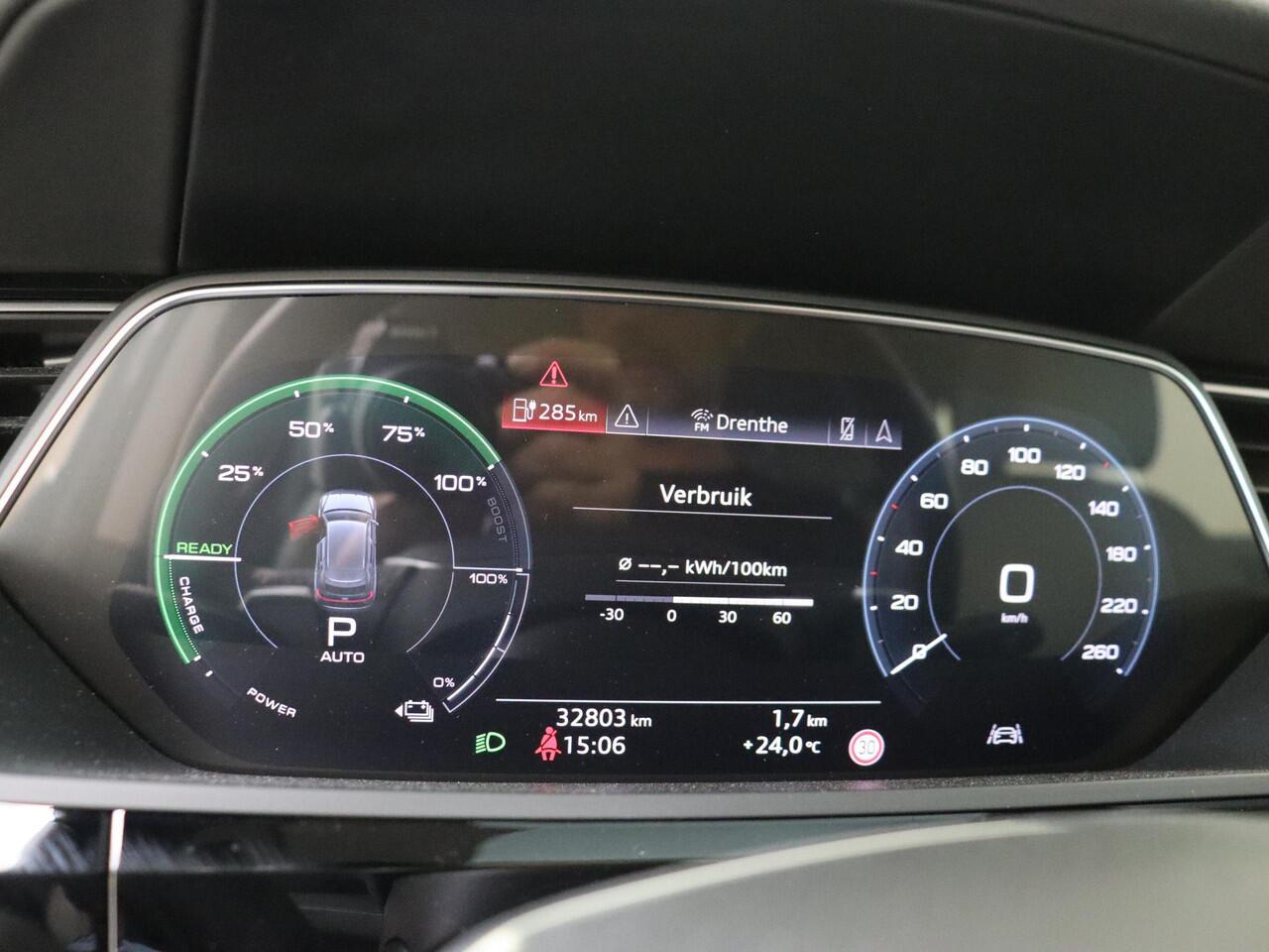 Audi e-tron e-tron 55 quattro advanced 95 kWh | Panoramadak | Achteruitrijcamera | Adaptieve cruise control | Lederen bekleding | Navigatie Plus | CarPlay | Elektrische achterklep |