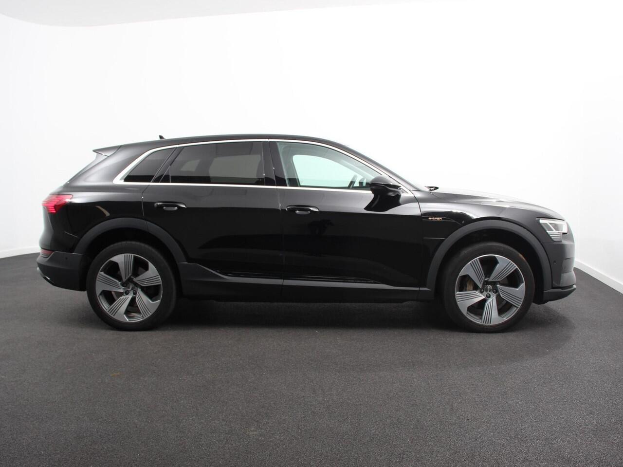 Audi e-tron e-tron 55 quattro | Leder | Navigatie | Trekhaak | Led koplampen | Tour pakket | Virtual cockpit | Cruise control adaptief