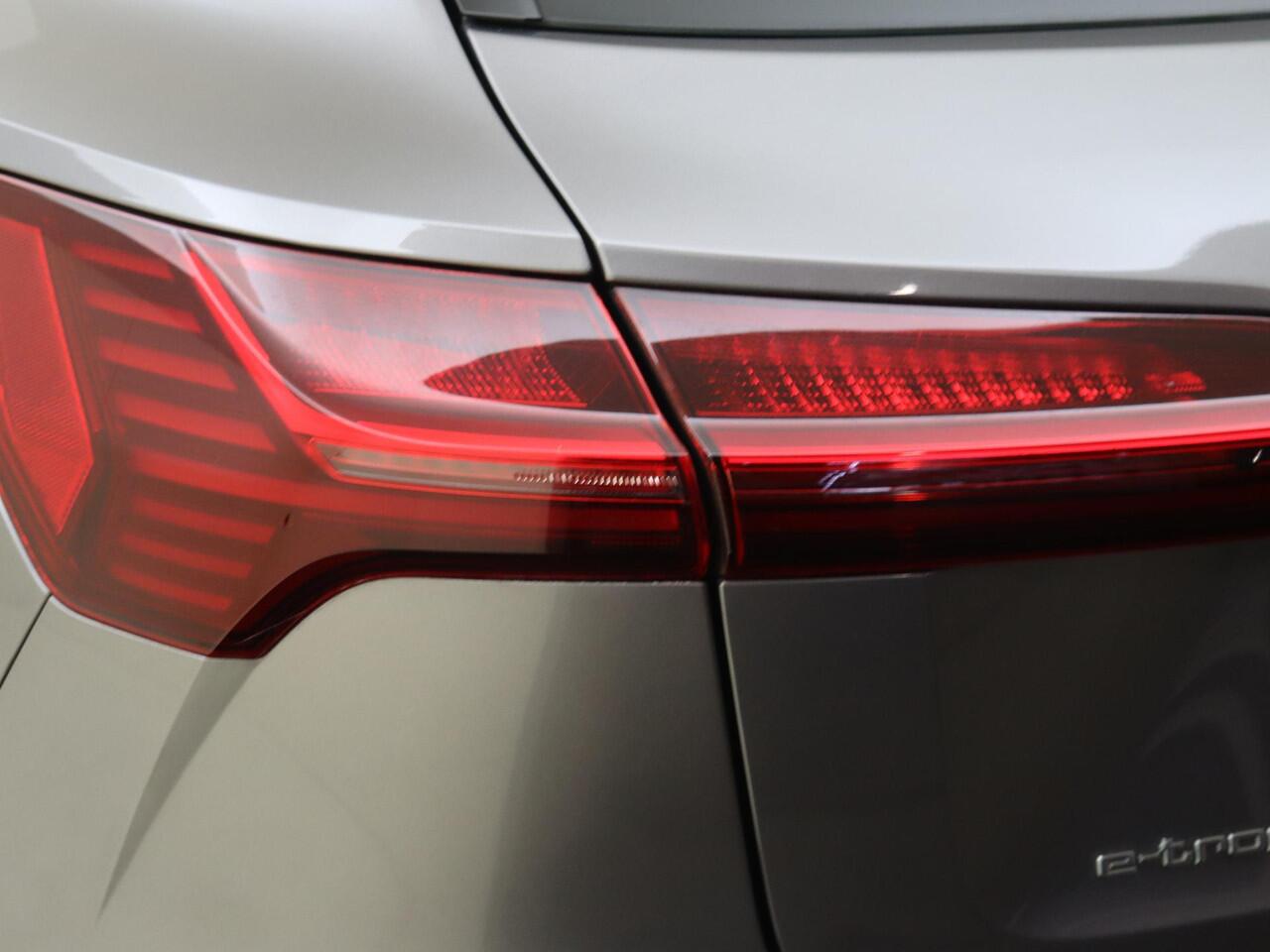 Audi e-tron e-tron 50 quattro Launch edition 71 kWh | SoH 100% | Luchtvering | Navigatie Plus | Lederen bekleding | Elektrisch verstelbare voorstoelen | Parkeersensoren | Cruise control |