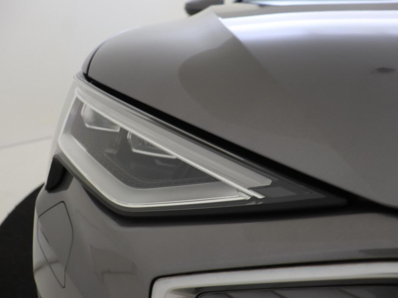 Audi e-tron e-tron 50 quattro Launch edition 71 kWh | SoH 100% | Luchtvering | Navigatie Plus | Lederen bekleding | Elektrisch verstelbare voorstoelen | Parkeersensoren | Cruise control |