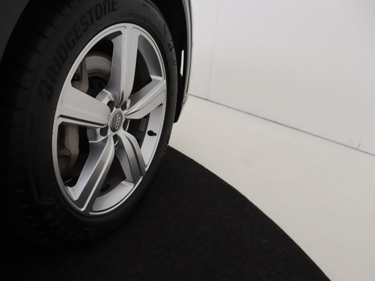 Audi e-tron e-tron 55 quattro advanced 95 kWh | SOH 100%| Panoramadak | Achteruitrijcamera | Adaptieve cruise control | Lederen bekleding | Navigatie Plus | CarPlay | Elektrische achterklep |