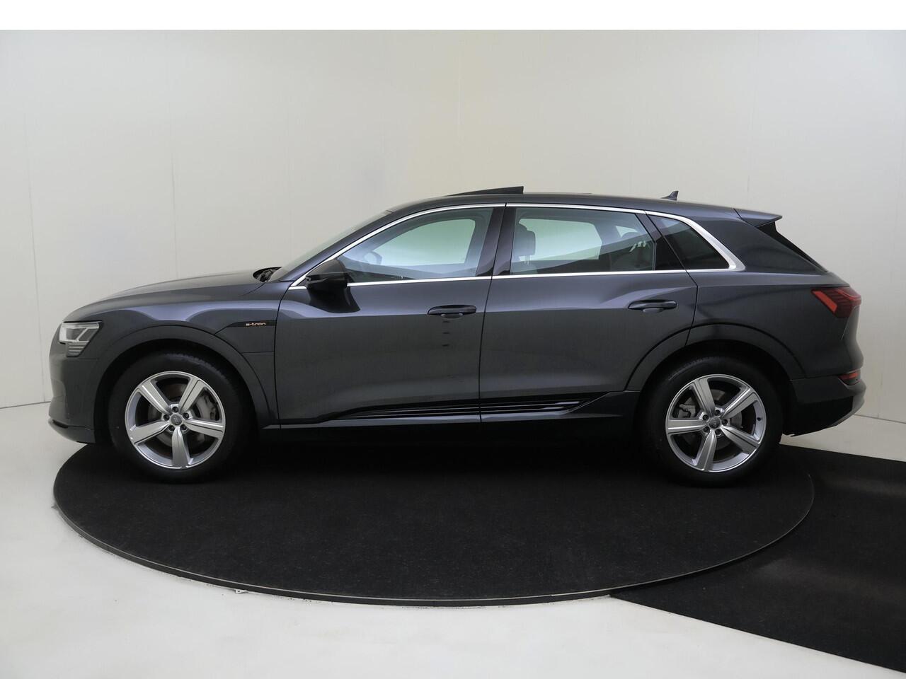 Audi e-tron e-tron 55 quattro advanced 95 kWh | SOH 100%| Panoramadak | Achteruitrijcamera | Adaptieve cruise control | Lederen bekleding | Navigatie Plus | CarPlay | Elektrische achterklep |