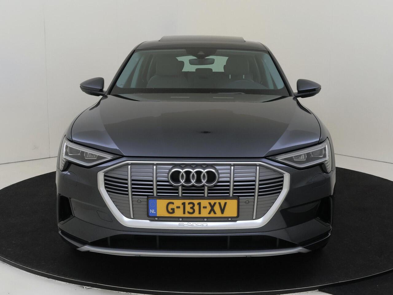 Audi e-tron e-tron 55 quattro advanced 95 kWh | SOH 100%| Panoramadak | Achteruitrijcamera | Adaptieve cruise control | Lederen bekleding | Navigatie Plus | CarPlay | Elektrische achterklep |
