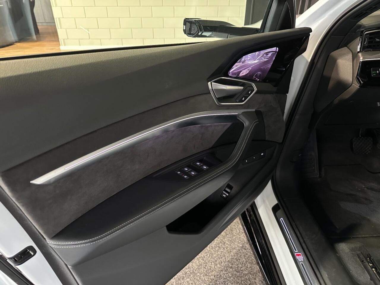 Audi e-tron E-TRON 55 Q ADV PL S l PANO l HUD l STOELVERW l LUCHTVERING l