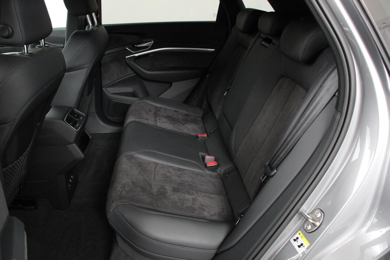 Audi e-tron e-tron 55 quattro advanced Pro Line Plus 360pk! | Navigatie | Climate Control | Electrisch bedienbare achterklep | Camera | Alcantara