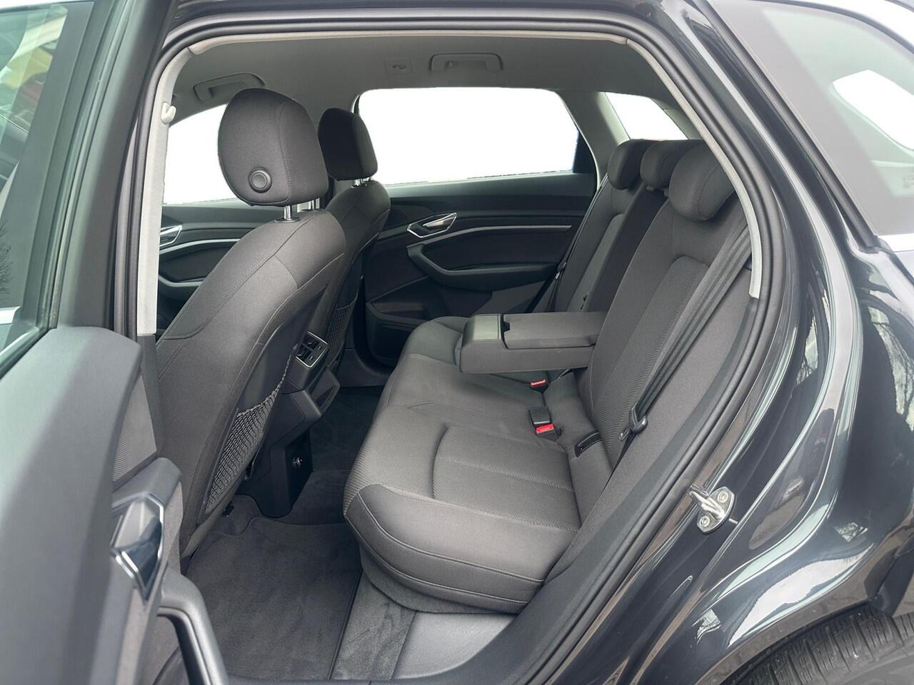 Audi e-tron e-tron 50 quattro Launch edition 71 kWh | 20 inch | Navigatie | Elec stoelen | PDC v+a | Cruise | Climate | LED | Elec Stoelen |